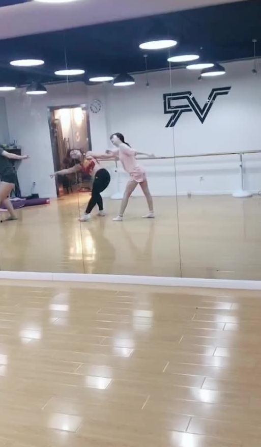 最火吃瓜舞蹈视频大全完整版,带你领略舞蹈魅力