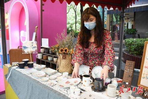 武汉天地酒吧吃瓜视频,揭秘现场火爆瞬间