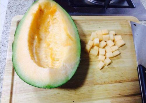 软哈密瓜怎么吃才好吃视频,视频教你轻松享美味