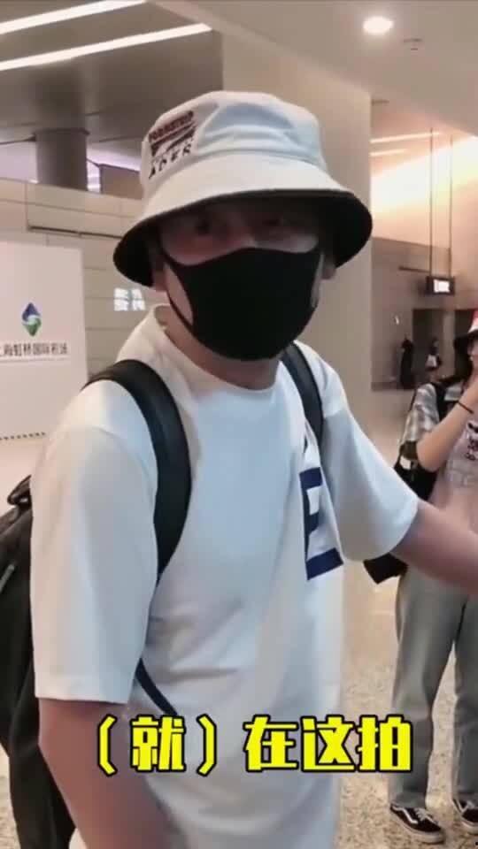 吃瓜路人见明星视频,吃瓜路人镜头下的明星风采