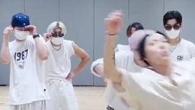 吃瓜群众相遇视频在线观看,吃瓜群众相遇视频，线上共赏欢乐时光